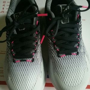 New Balance FuelCell Propell Women 5&8.5